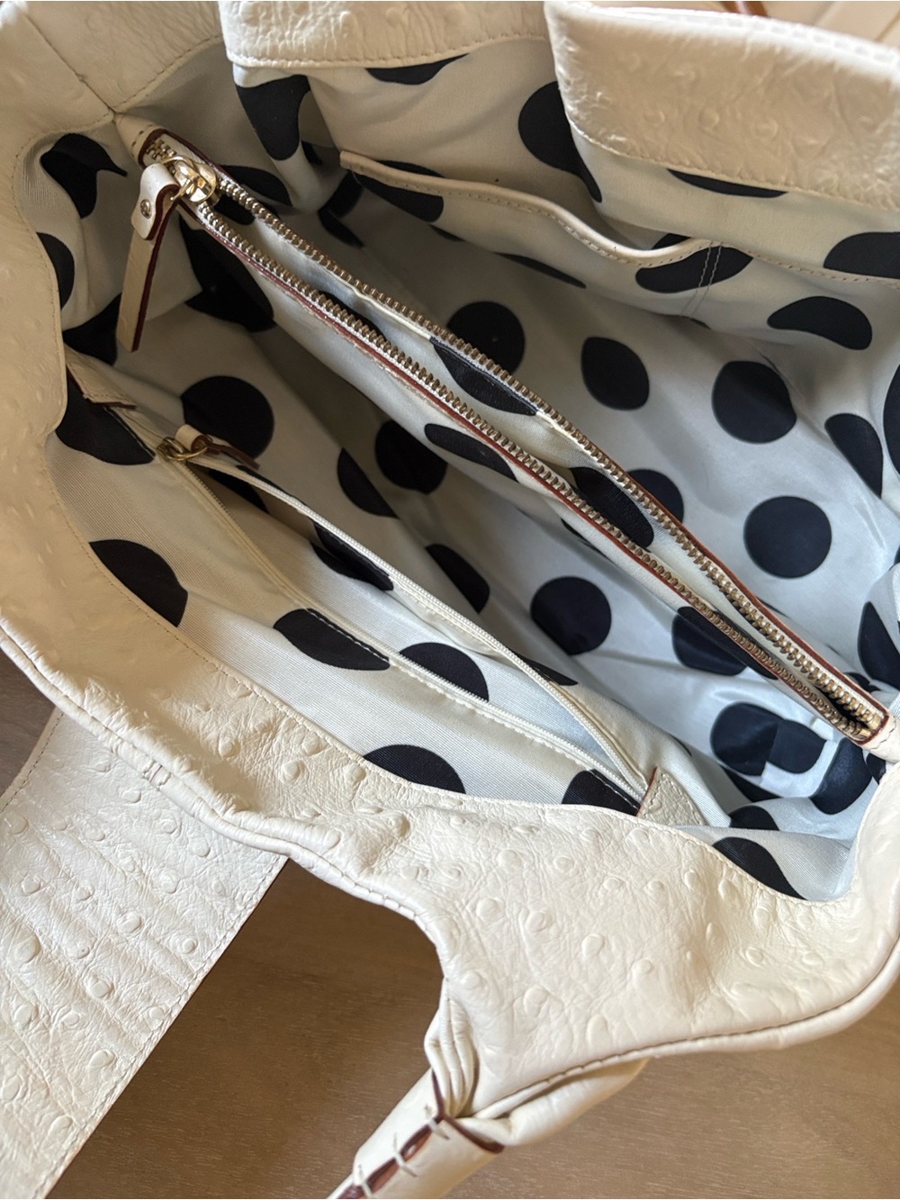 This is a Kate Spade Ivory textured leather Bexley Stevie shoulder bag - Picture 2 of 4